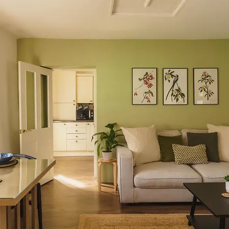 Сasa de vacaciones Steps Cottage, *